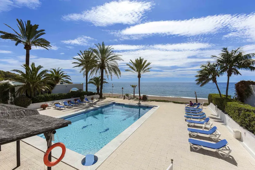 Beachfront Luksuriøs Oasis Club Villa på Marbellas Golden Mile Beach - Image 1