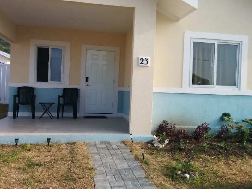 Cottage by the sea - Image 1