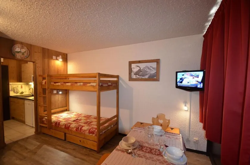 À 10m des pistes de ski, 2ème étage, balcon, télévision, casier à ski, 20m², Les Menuires - Image 1