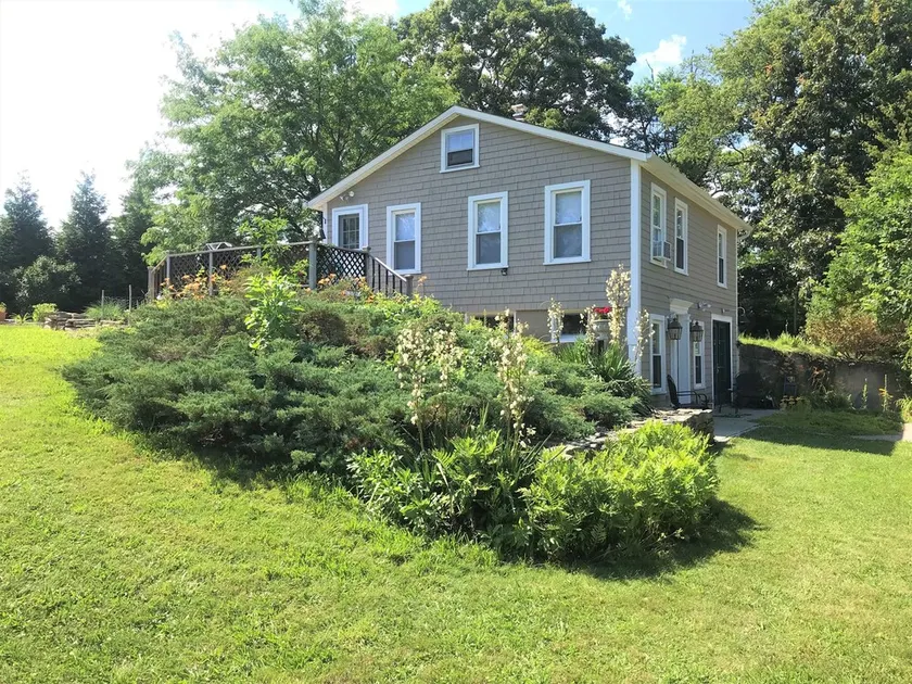 Little Farmhouse Cottage - Country Near the Coast - Image 1