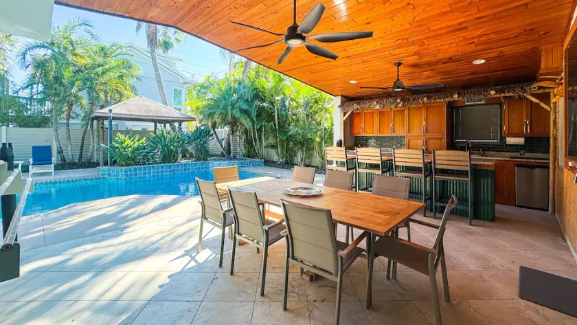 Lido Breeze - 1/2 Block From Beach - Piscina privata - Image 1