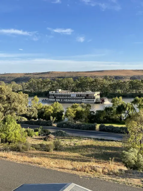 Delightful river views in a quiet location - Image 1