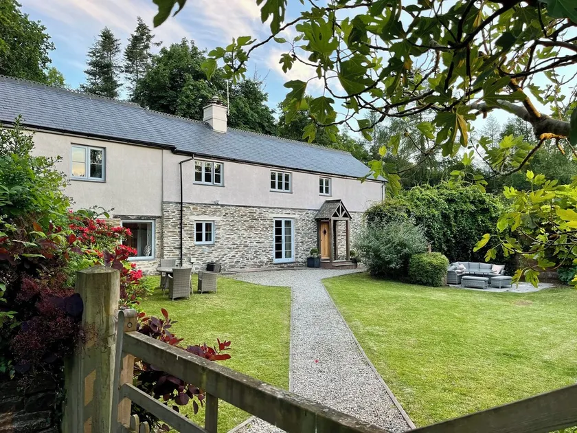 Luxury  Cottage in exceptional private grounds with private gym, table tennis - Image 1