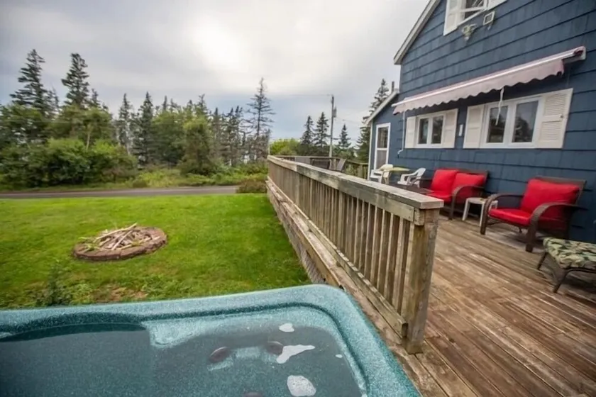 Cozy cottage with a hot tub on the bay of fundy - Image 1