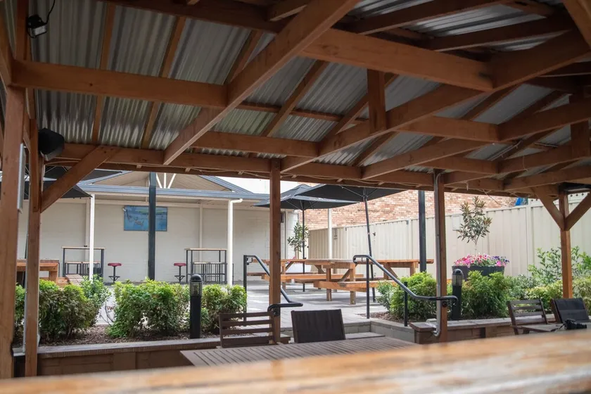 Castlereagh Hotel - Image 1