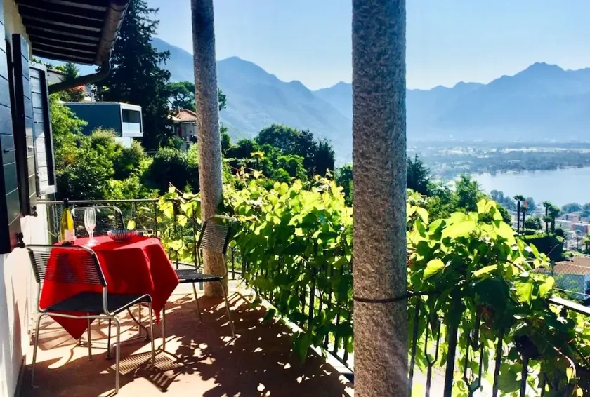 Dejligt sommerhus med pool, have og terrasse, rolig beliggenhed + vidunderlig udsigt - Image 1