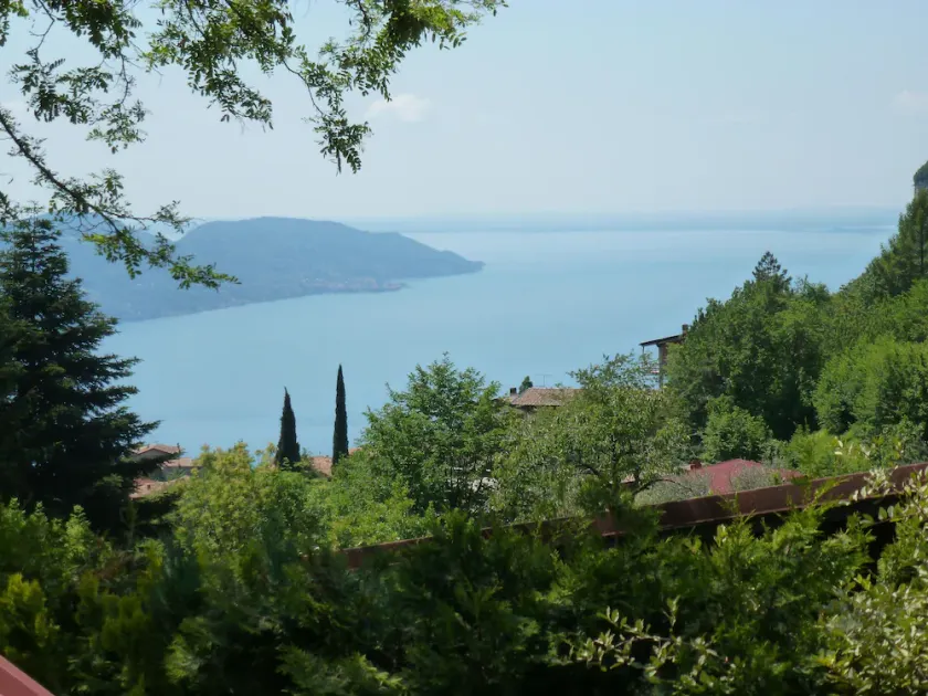 Staccata soleggiata casa vacanza con lago e sulle montagne, piscina, stufa a pellet - Image 1