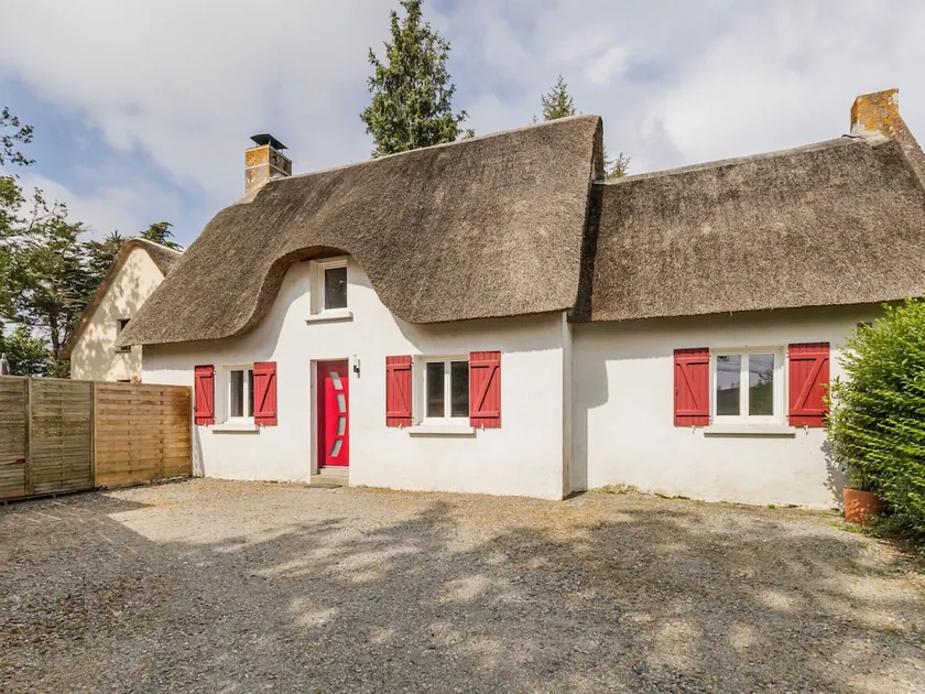 Charmante chaumière avec jardin clos, proche plage et commerces, équipée pour familles, wifi inclus - Image 1