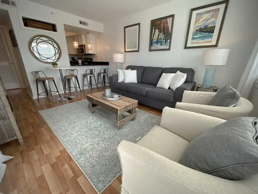 One Bedroom Condo with Ocean Views and close to the Beach!! - Image 1