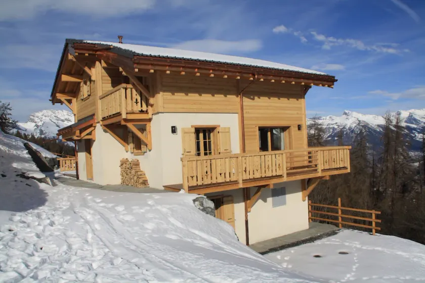 Luxury Chalet for 8-10 people with stunning views - Image 1