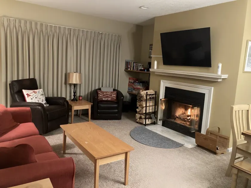 Okemo Ski in-Ski out @ Winterplace, 3 bdr, 2 ba Condo with Pool, Hot Tub, W/D - Image 1