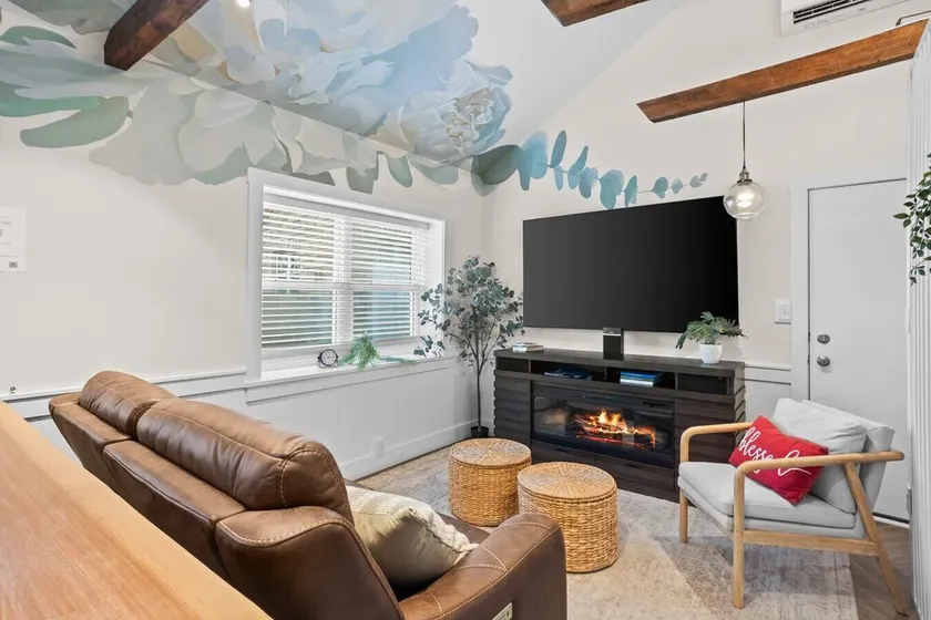 Take your getaway at this magical oasis, central to \"everything\" - Image 1