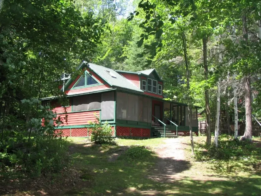 Lakeside Cottage, Spectacular Waterfront - Image 1