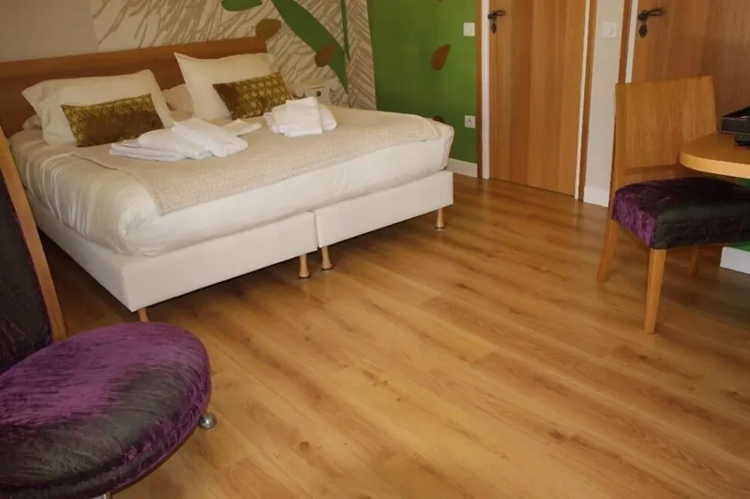 Family room-Private Bathroom-Au 1er Etage - Image 1
