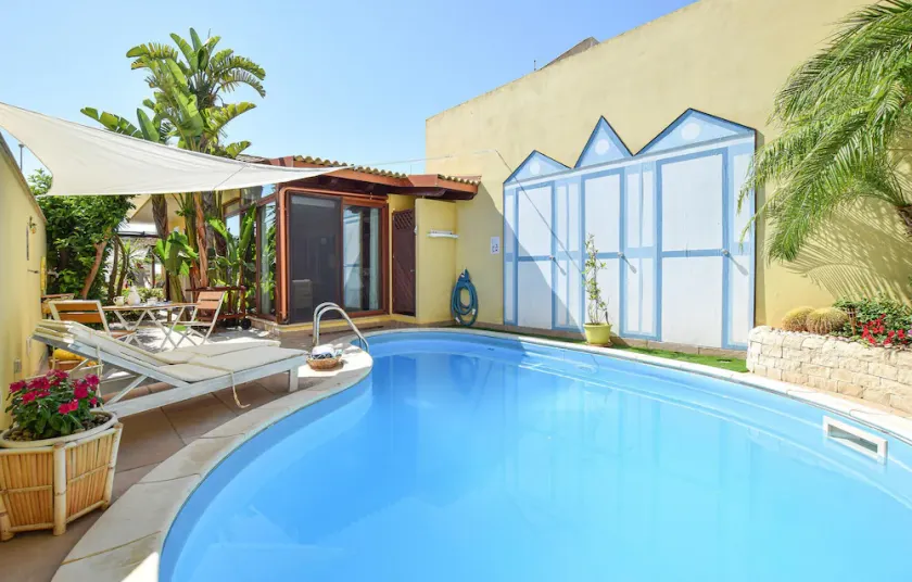 Awesome home in Scoglitti with private swimming pool, can be inside or outside - Image 1