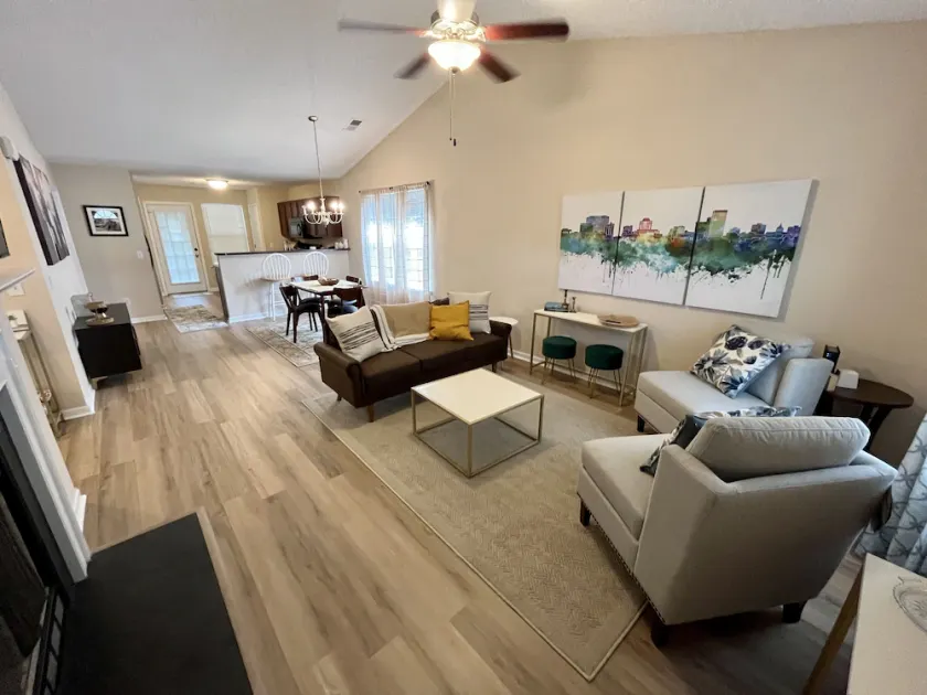 Quiet neighborhood, 10 min for downtown, 5 mins to Fort Jackson - Image 1