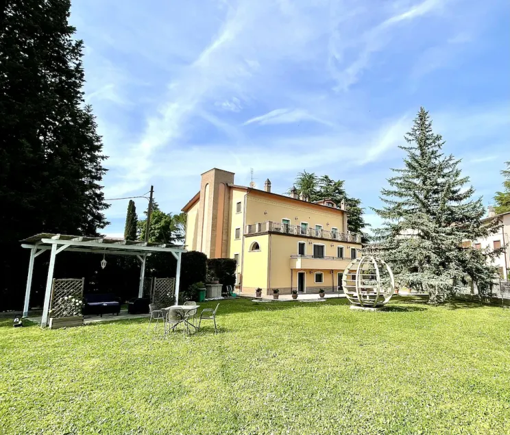 Luxury Apartment, strategic location, about 5 minutes from the historic center. - Image 1