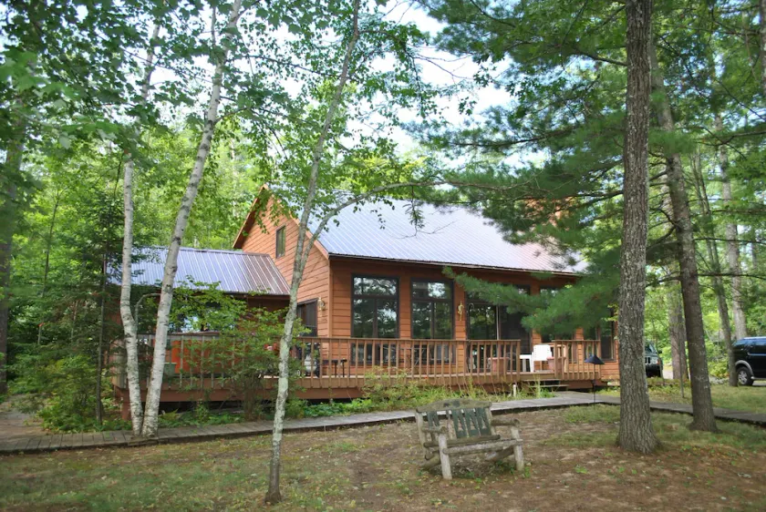 Bellissimo lago rotondo Cedar nordico Contemporary Vacation Home - Image 1