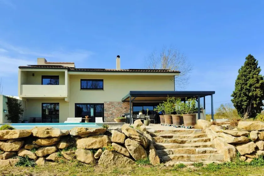 Charming air-conditioned villa - 4 master suites - Swimming pool - Outdoor space - Image 1