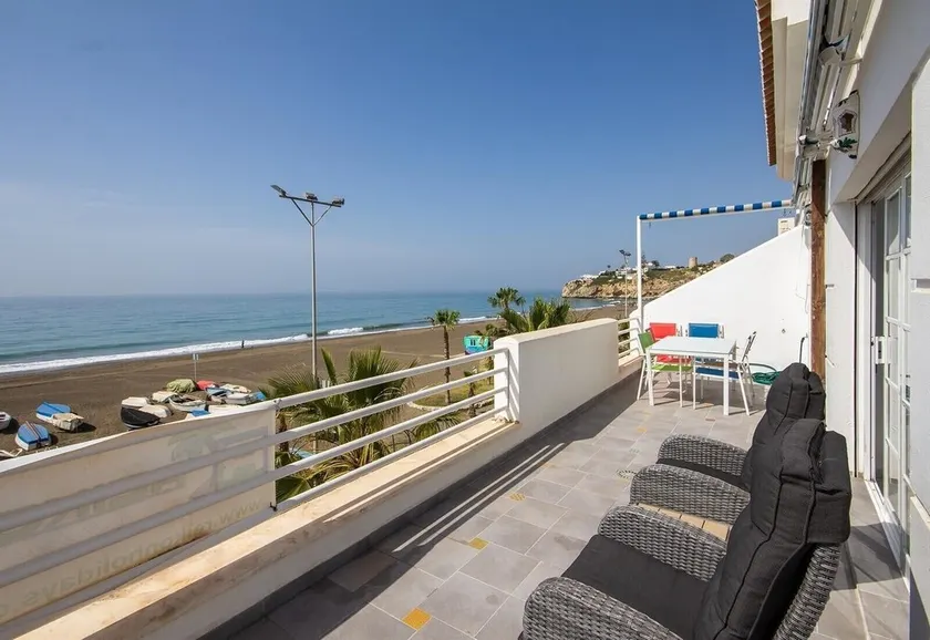 Apartment \"Lovely Renovated Penthouse\" At the Beach with Sea View - Image 1