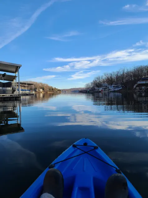 Quite cove dock trailer parking sleeps14 two kayaks games floats firepit - Image 1