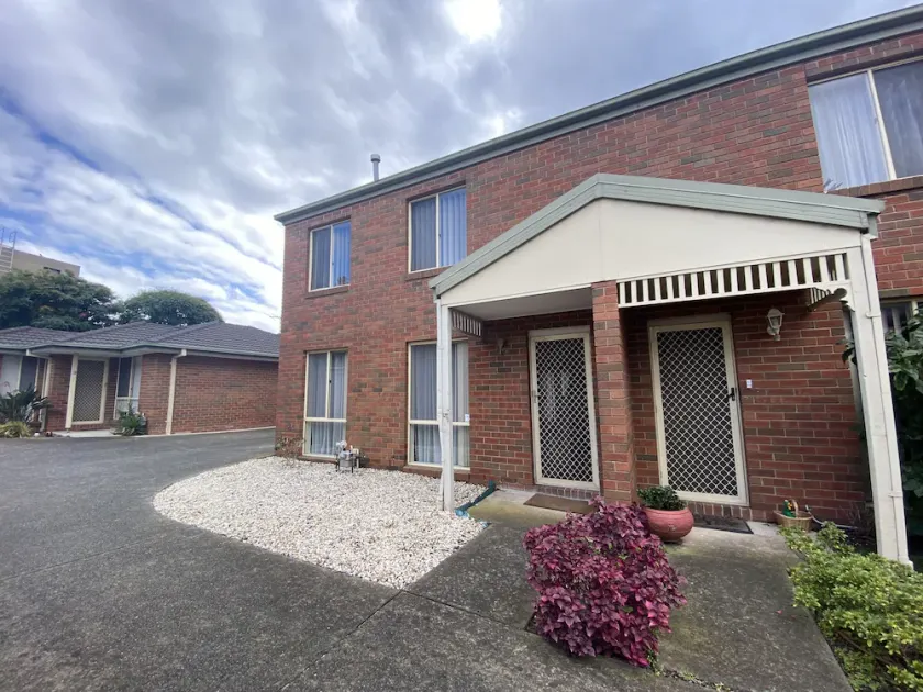 Whole Double Story House- 4QB & 1SB- Carrum Beach- Fully Furnished- Free Parking - Image 1
