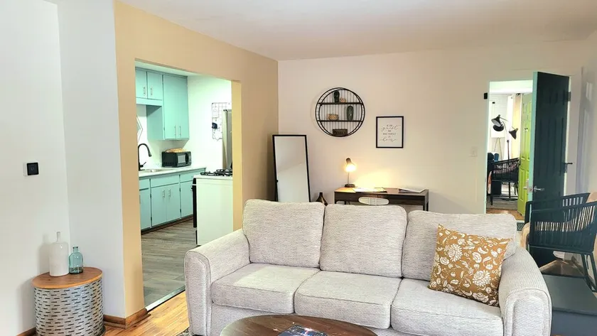Quiet 1 bedroom in Milford with King Bed - Image 1