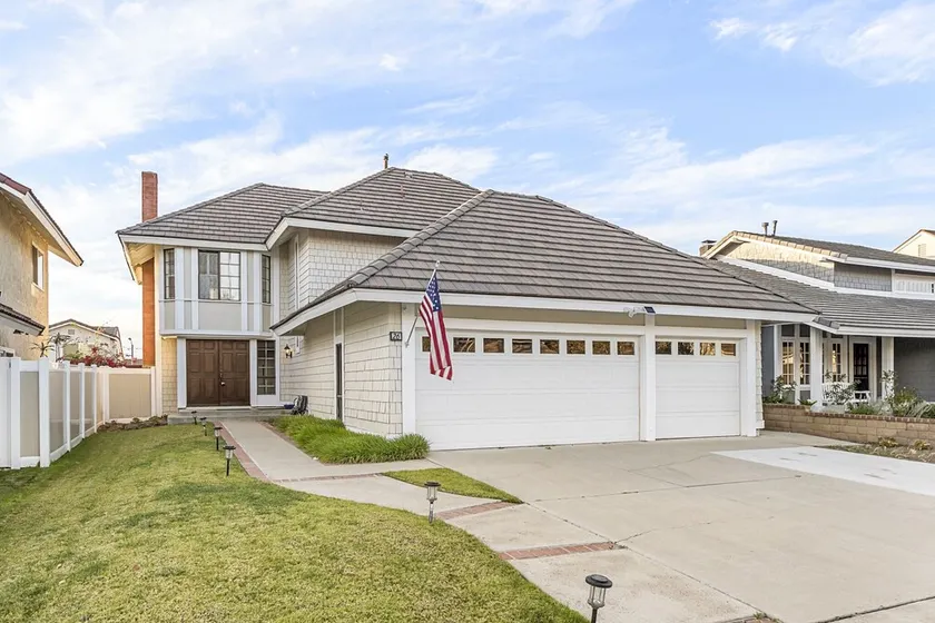 Spacious 4 Bedroom Home, close to Parks !! - Image 1