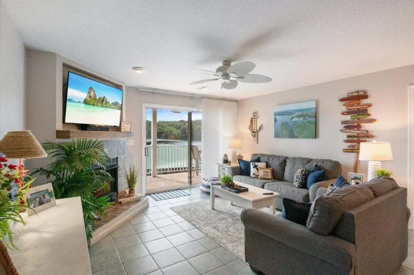 Lakeview Condo, Pools, Patio with Grill, Near PB2 Launch - Image 1
