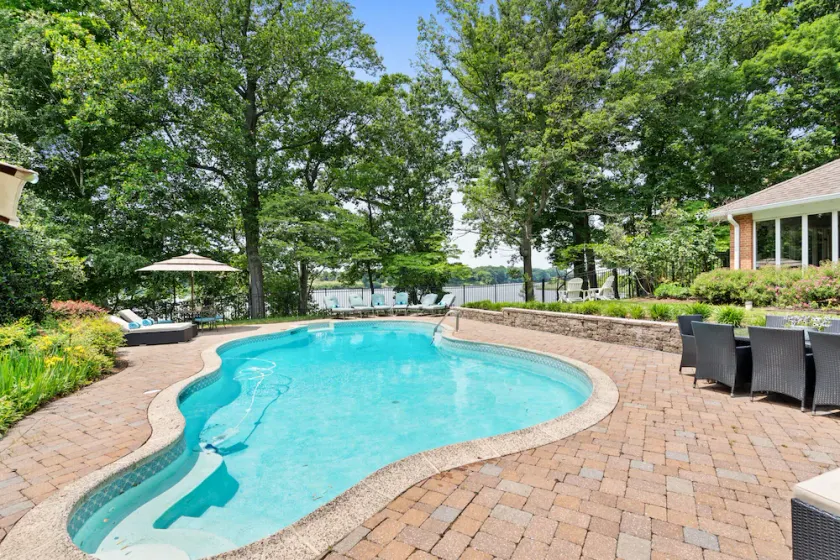 Waterfront oasis, tranquil masterpiece for relaxing and recreating beautifully - Image 1