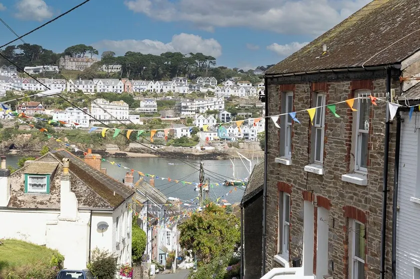 Delightful 2 bed character cottage in Polruan with river views. - Image 1