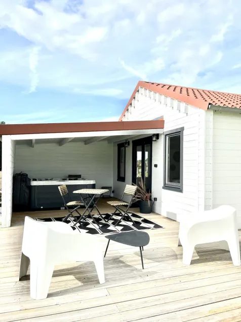 Cottage Avec Jacuzzi à 5 Minutes de la mer - Image 1