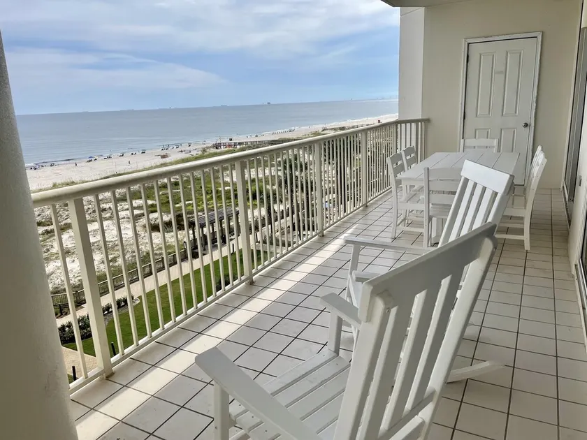 Gorgeous 3 BR, 3 1/2 BA CORNER UNIT on the 6th floor at the The Beach Club! - Image 1