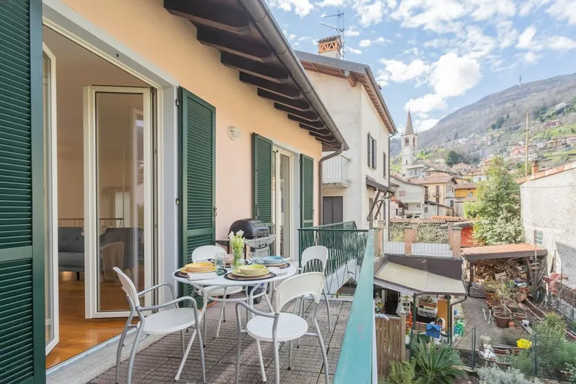 Ponente Balcony & Garden by Rent All Como - Image 1