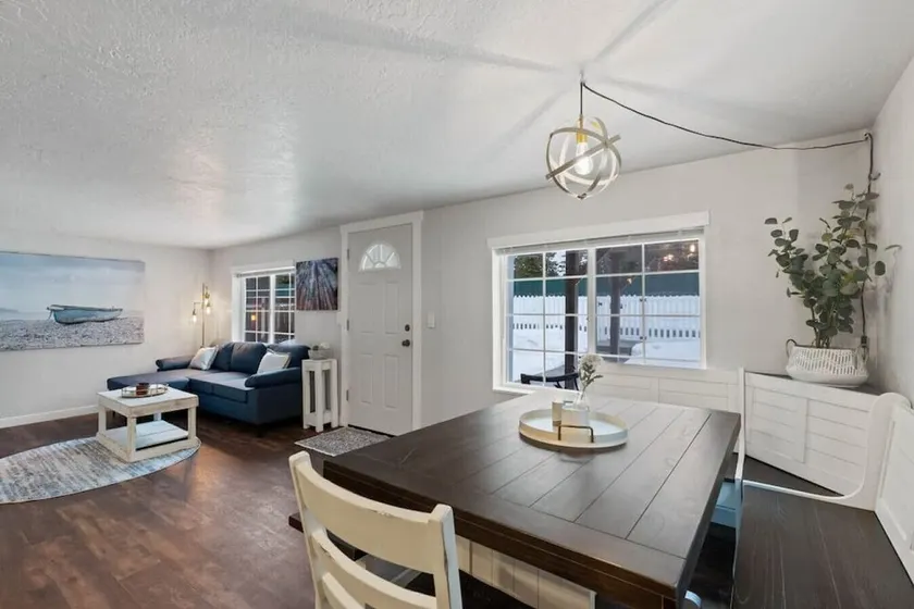 Amazing Coeur d` Alene Sanders Beach Bungalow - Image 1