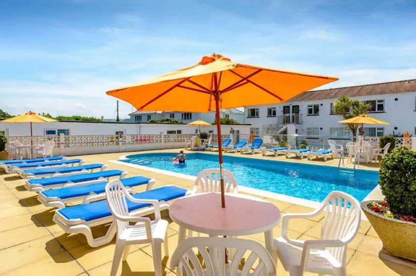 EUROPA COURT -- MAWGAN PORTH BUNGALOW --BEACH LOCATION,  Swimming pool/  Tennis - Image 1