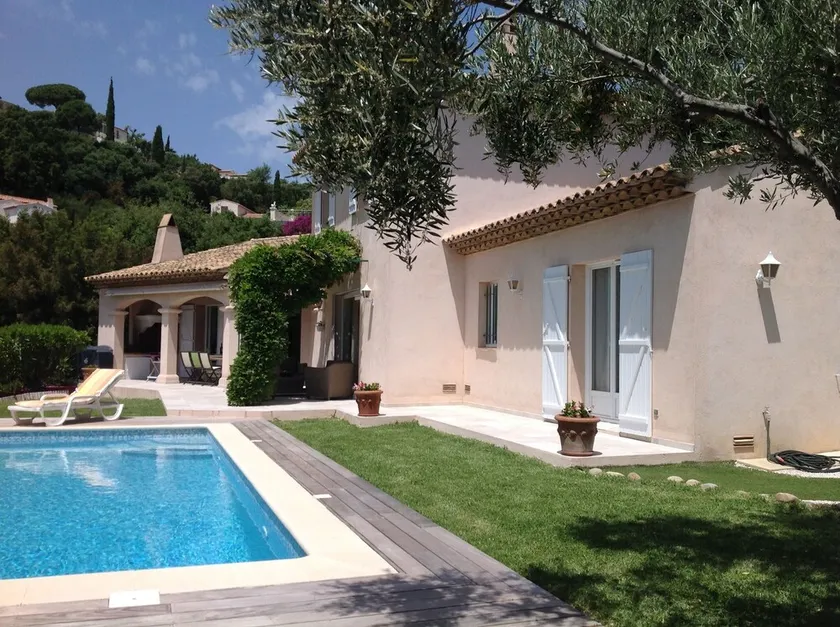 Villa 150m2 with pool and garden. Magnificent sea and hills. near the beach - Image 1