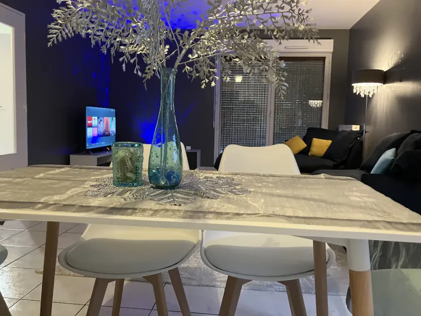 Snowqueen Hotel Apartment Paris Disney - Image 1