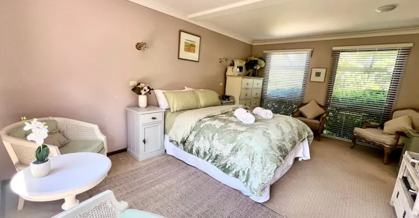 French Provincial The Garden Suite at Chapmans with Breakfast & Pets - Image 1