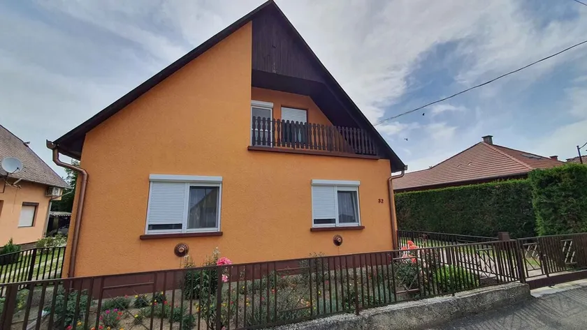 Holiday apartment with wifi and parking - Image 1