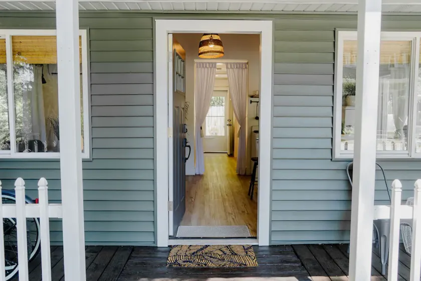 Cozy private bungalow - Hot Tub - Walk to Lake Michigan! - Image 1