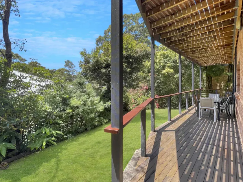 Relaxing 3-Bedroom Retreat with Outdoor Seating - Image 1