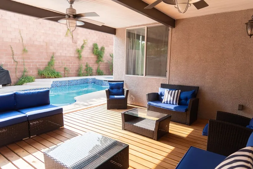 Spacious Home with privatePool & covered partio, chef's kitchen, 10min to dwtn - Image 1