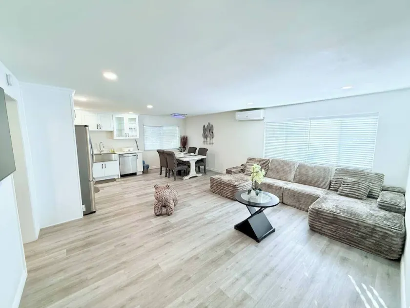 Discounted Large Upland 2 Master Bedrooms - Close To Airport, Convention Center - Image 1