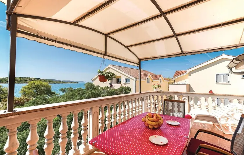 Superbe appartement à Srima avec vue sur la mer. - Image 1