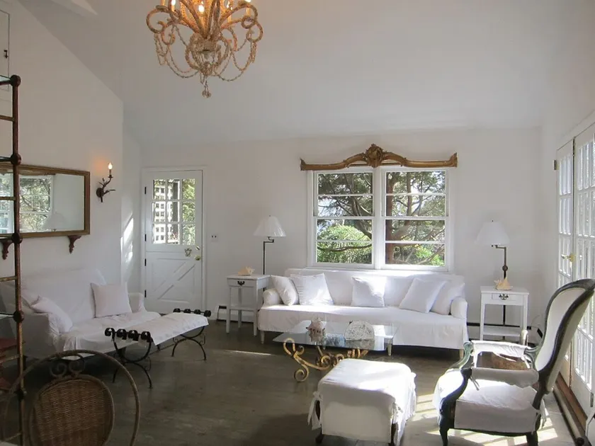 Enchanted Hamptons Cottage in NYTimes Garden - Image 1