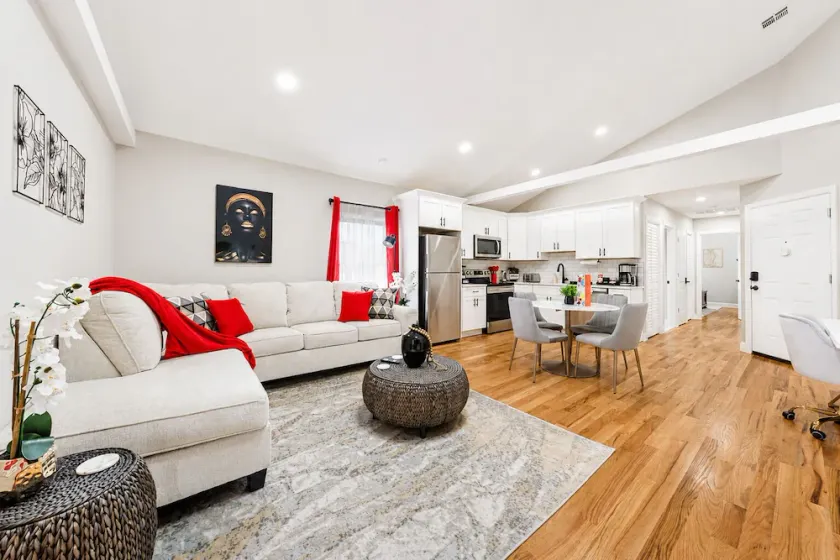 Private 1BR Apt, WiFi, Reliable, Near NYC - Image 1