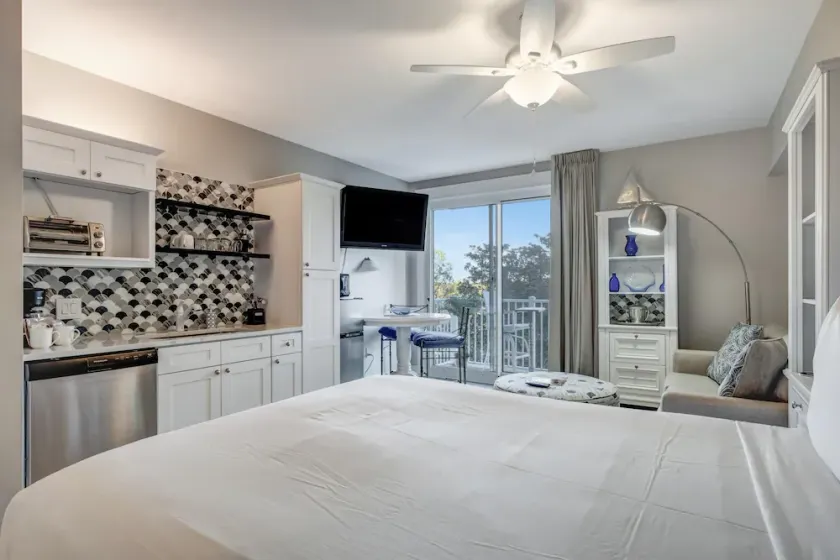 Cozy Studio in The Grand Sandestin: Sleeps 4 at Sandestin Golf and Beach Resort! - Image 1