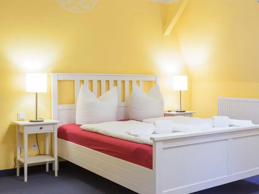 Apartment-Ensuite with Shower-Schloss Lichtenwalde - Image 1
