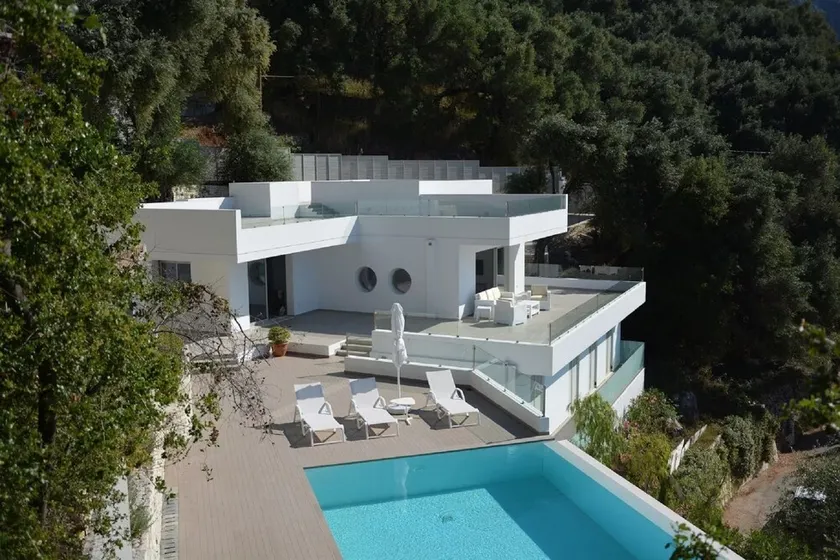 Villa ALGEOS between sky and crystal clear sea - Image 1